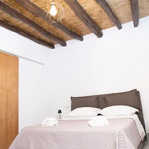 https://politeama-house.palermohotels.org